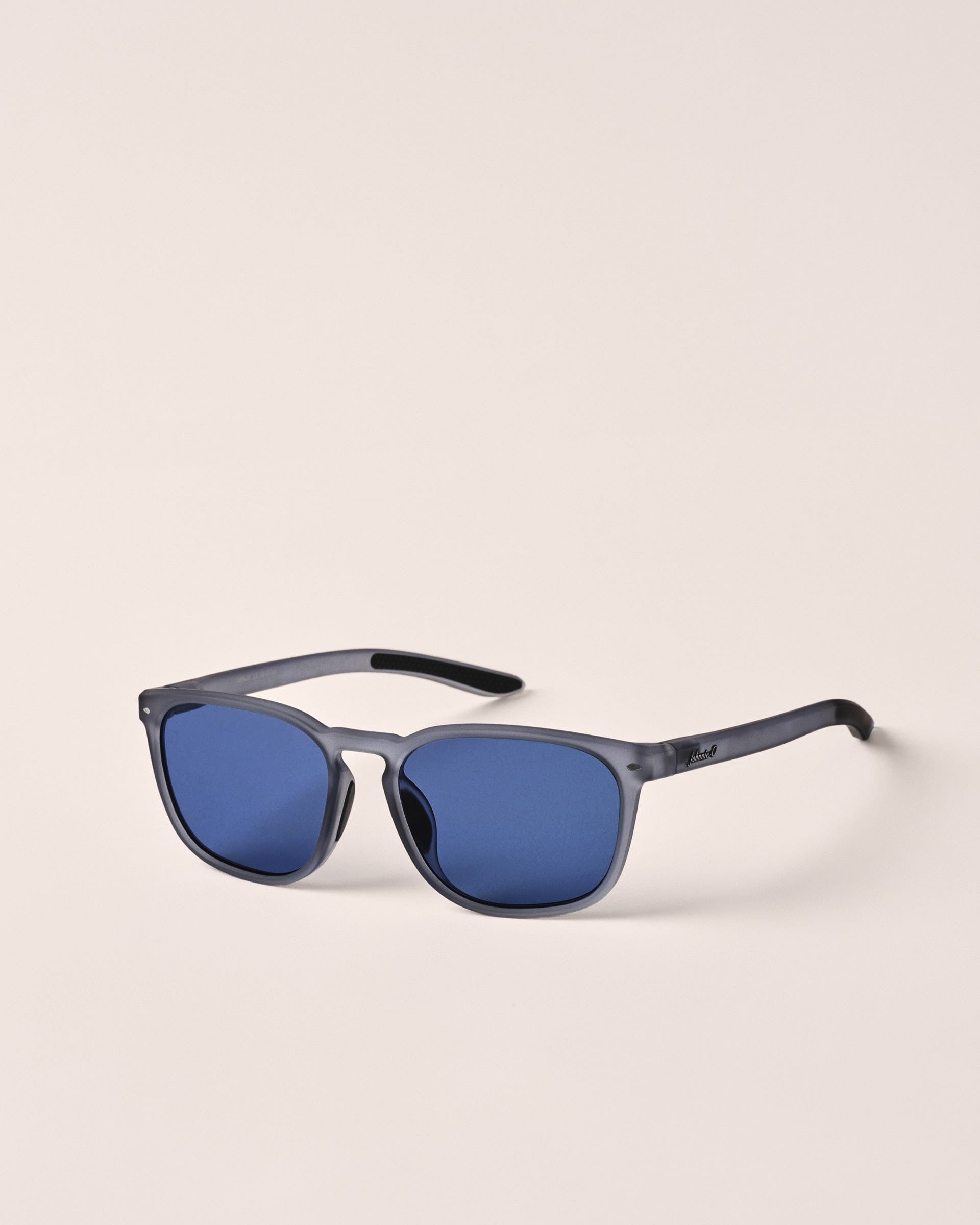 FA25_UNISEX_MALIBUSUNGLASS_JUEY100020_SILVER_001_ec891ed7-a9a2-423f-acb7-9b3abd7325a9